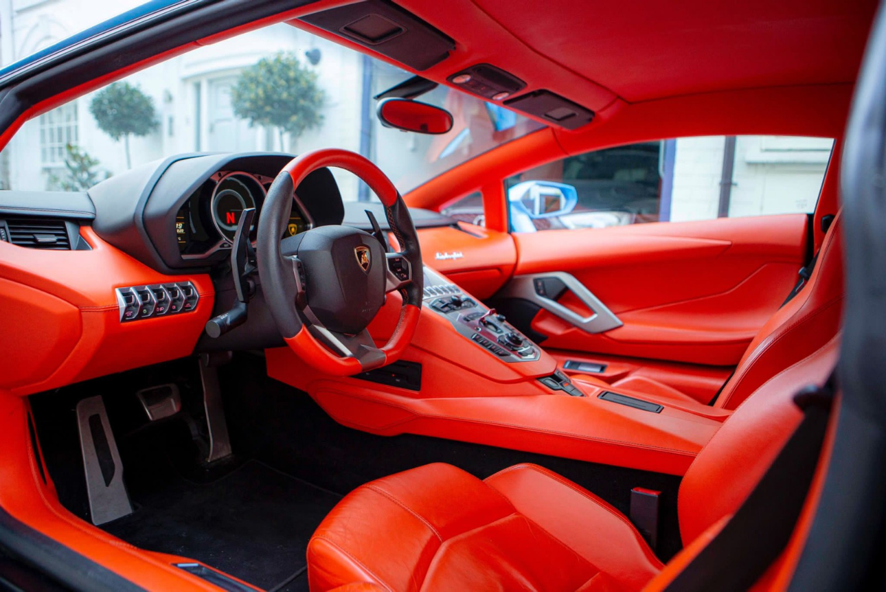 Lamborghini Aventador Interior